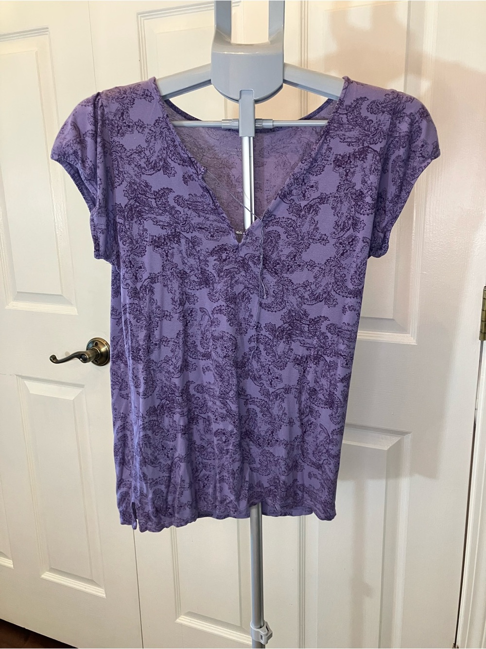 Calvin Klein Jeans Lavender Floral V-Neck Short Sleeve Top